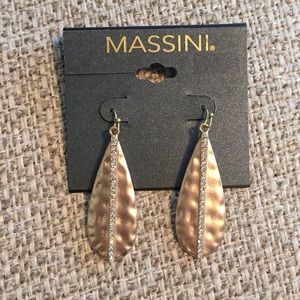 Beautiful light gold, diamond earrings.